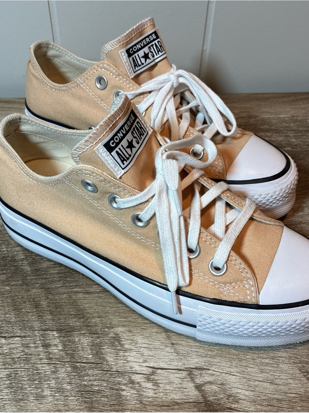 Converse Chuck Taylor All Star Lift Women’s 7 Tan Sporty Classic Platform